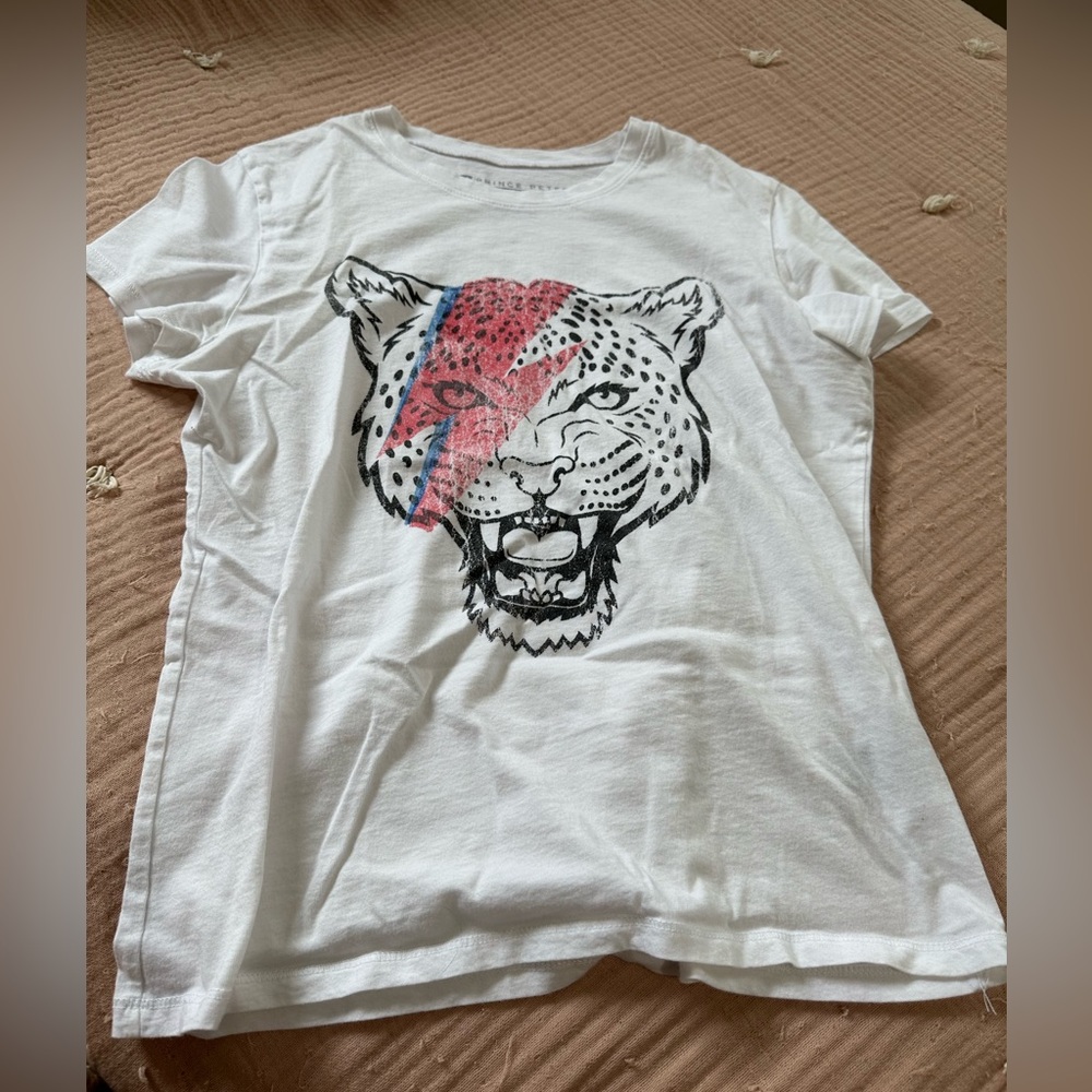 White cotton tiger graphic tee sold on Lulu’s